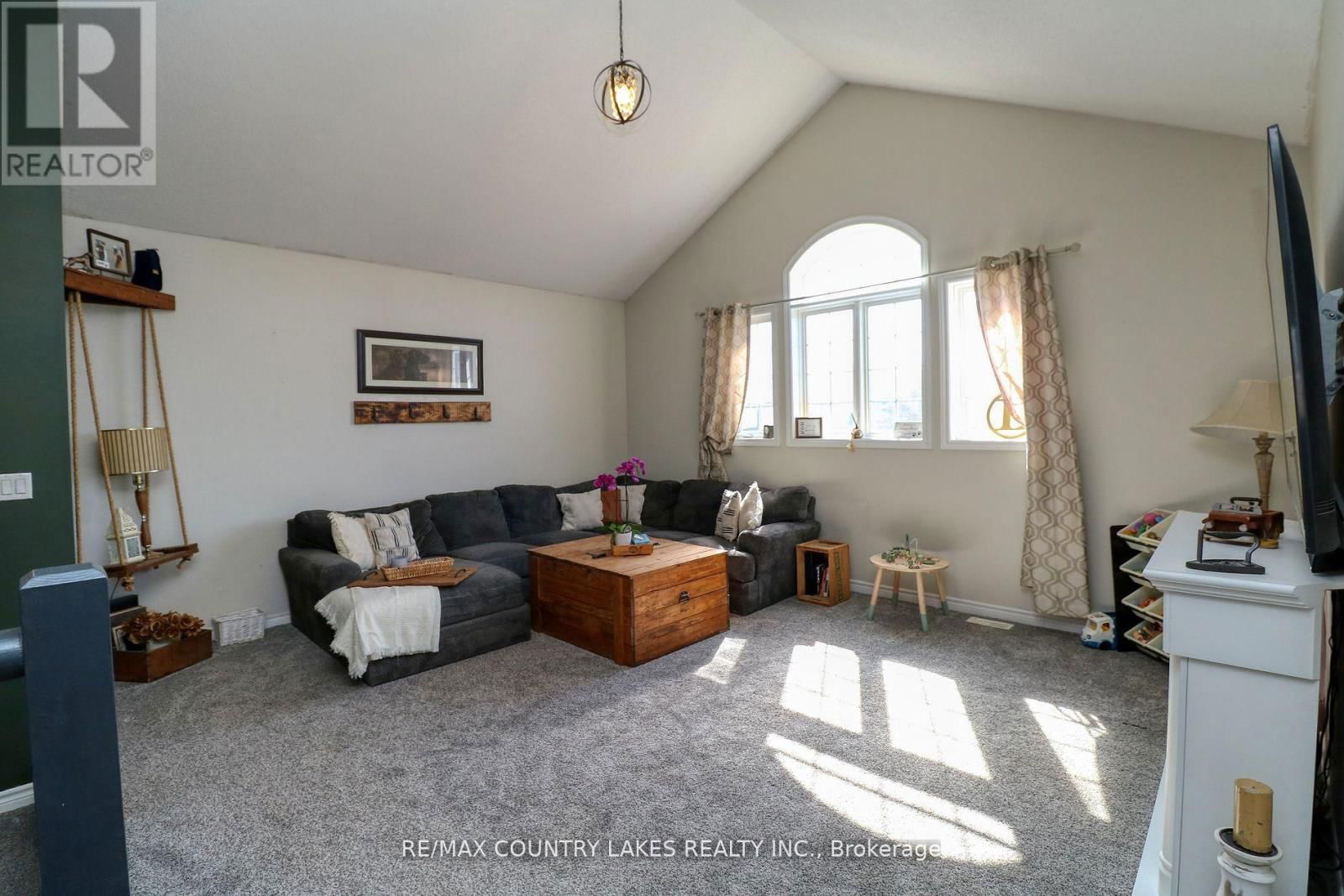 8 FALLINGBROOK CRESCENT Image 12