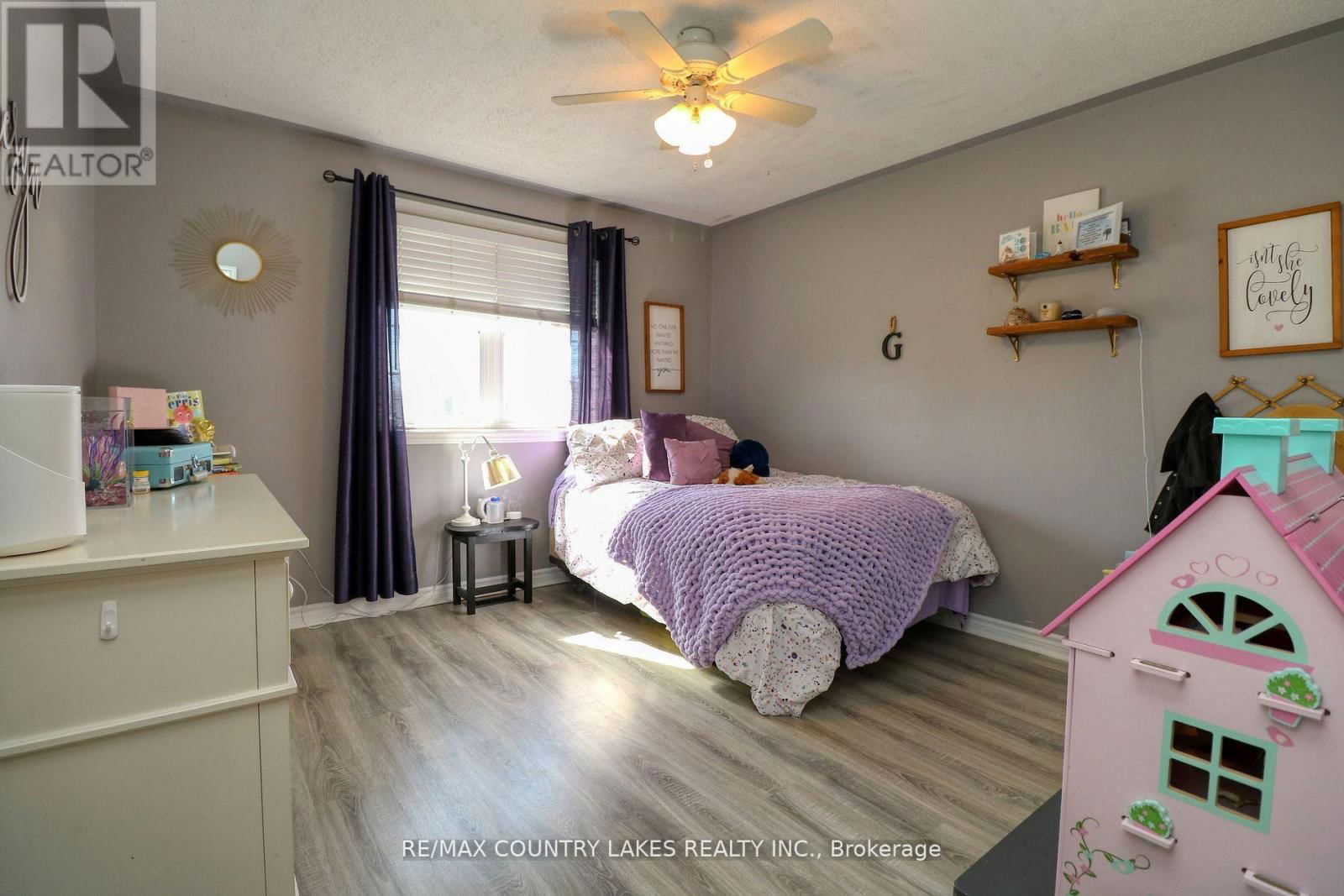 8 FALLINGBROOK CRESCENT Image 16