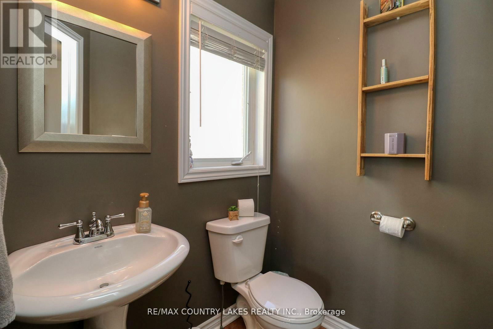 8 FALLINGBROOK CRESCENT Image 4