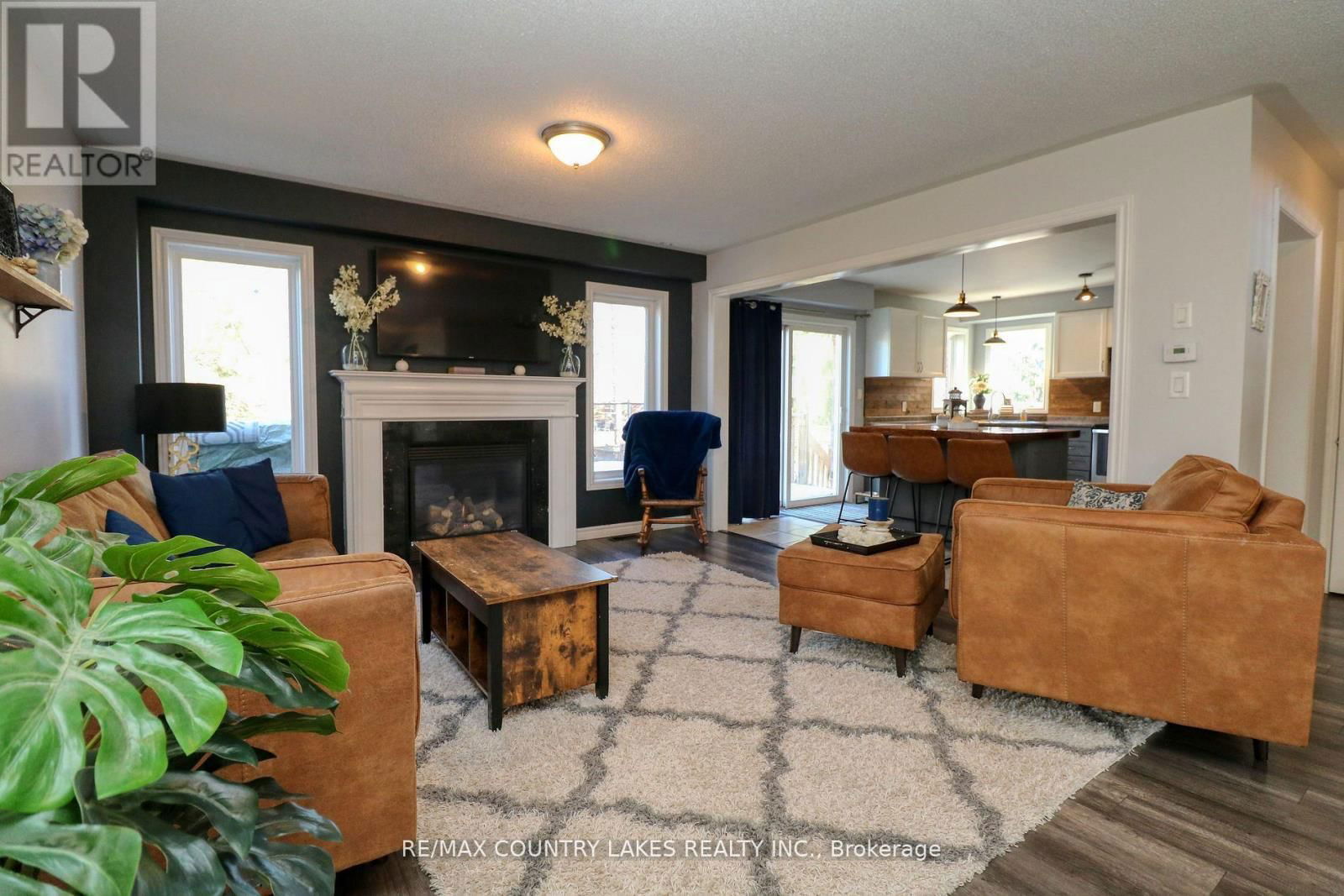 8 FALLINGBROOK CRESCENT Image 6