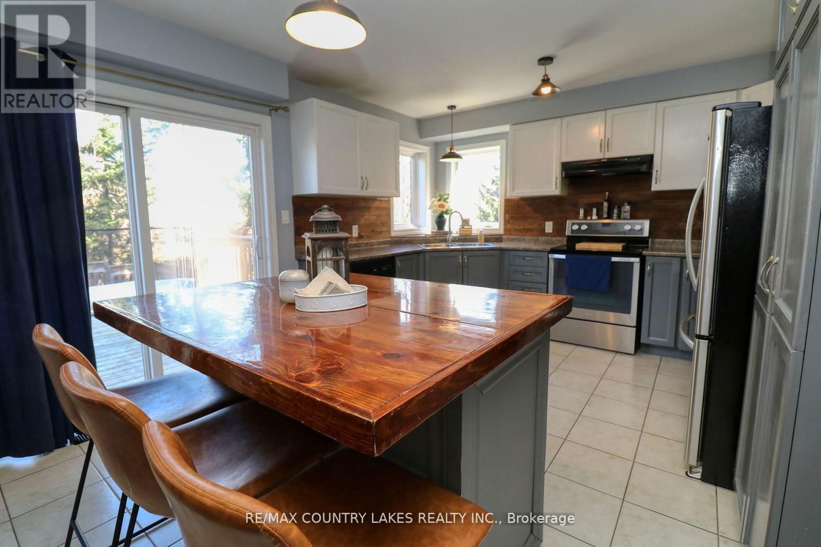 8 FALLINGBROOK CRESCENT Image 7