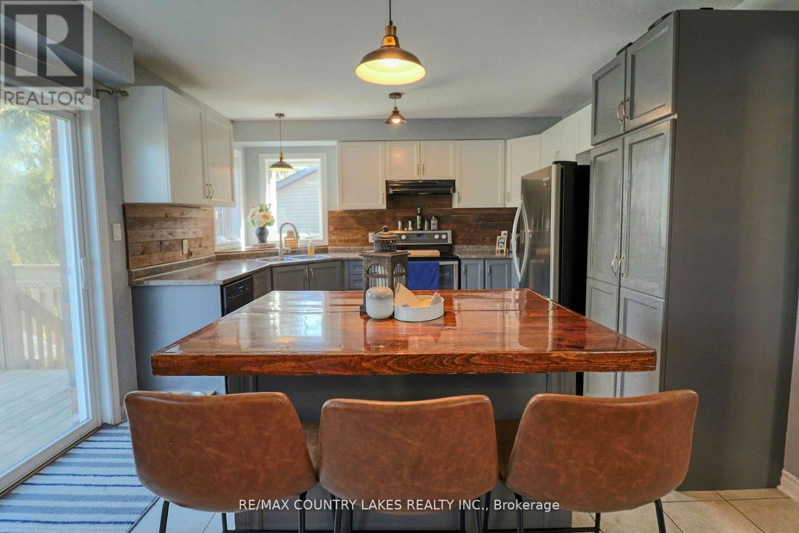 8 FALLINGBROOK CRESCENT Image 8