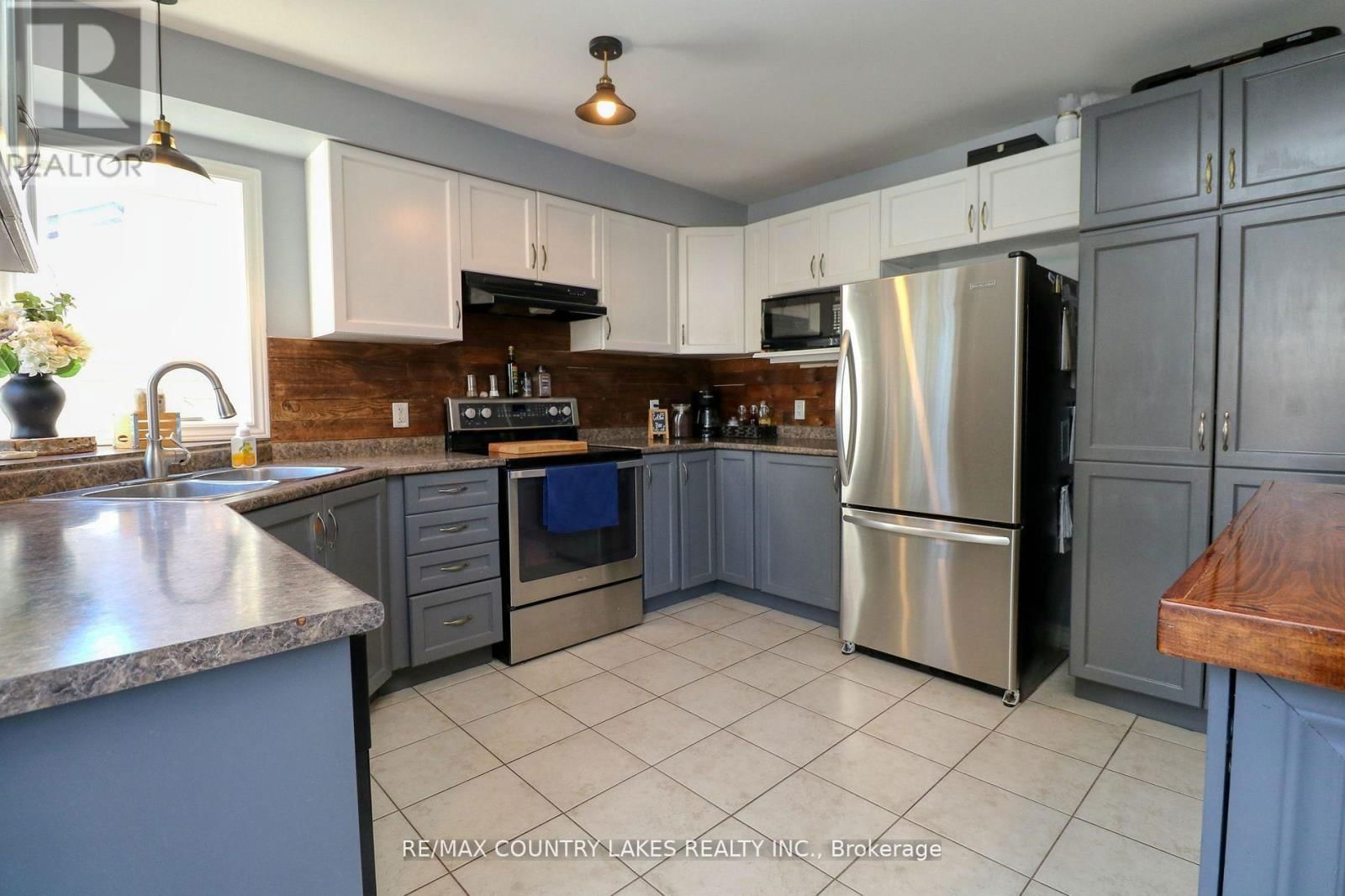 8 FALLINGBROOK CRESCENT Image 9