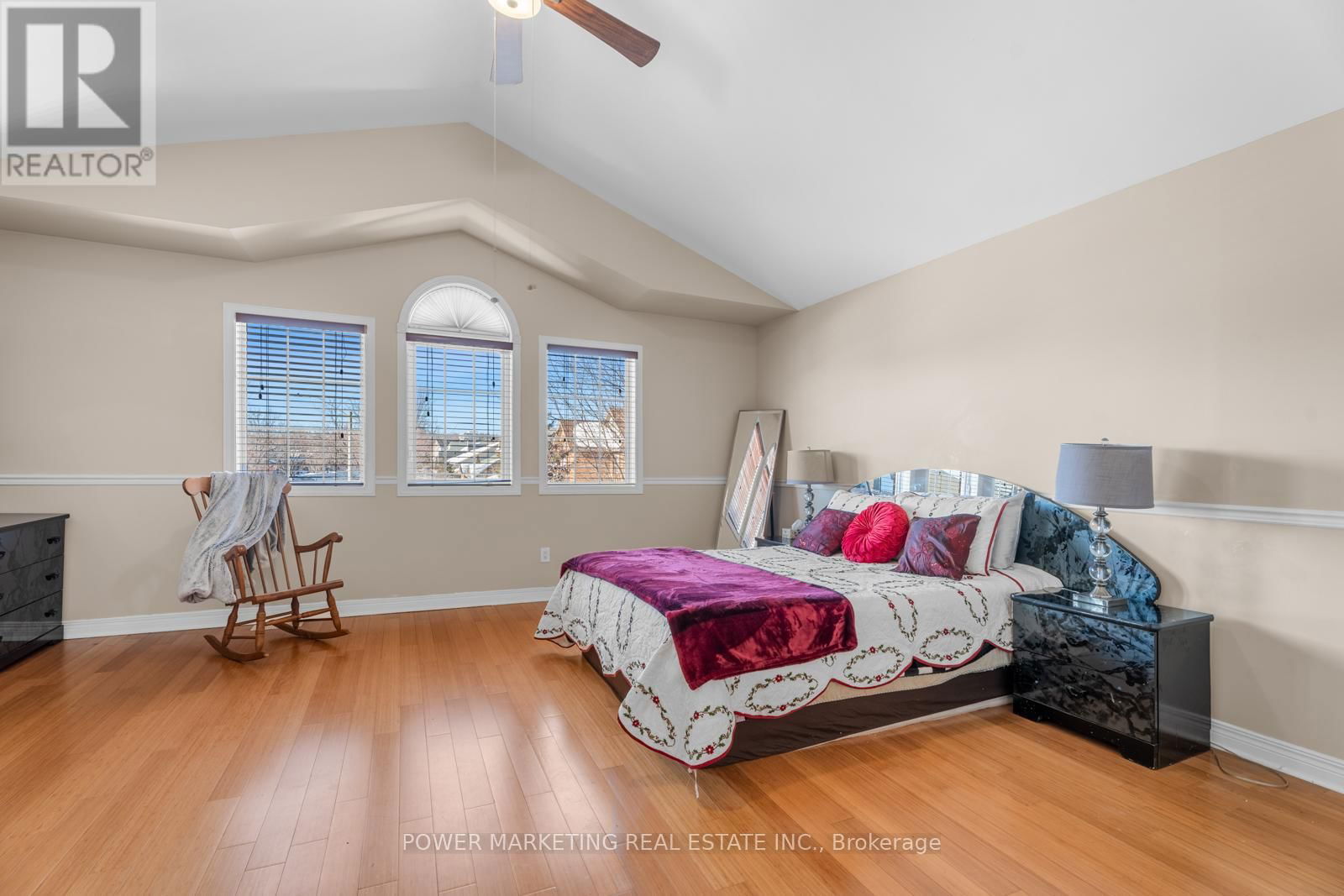 143 BOREALIS CRESCENT Image 31