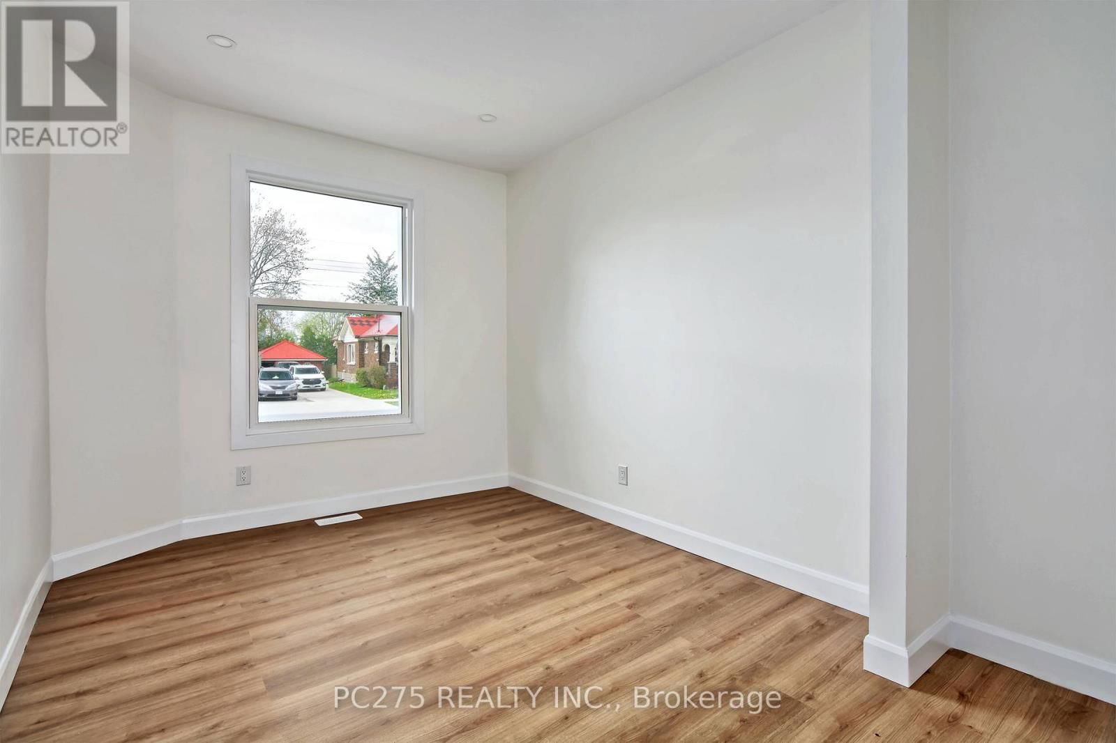 272 VIDAL STREET SOUTH Image 12