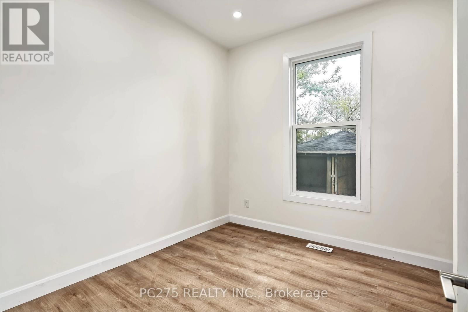 272 VIDAL STREET SOUTH Image 14