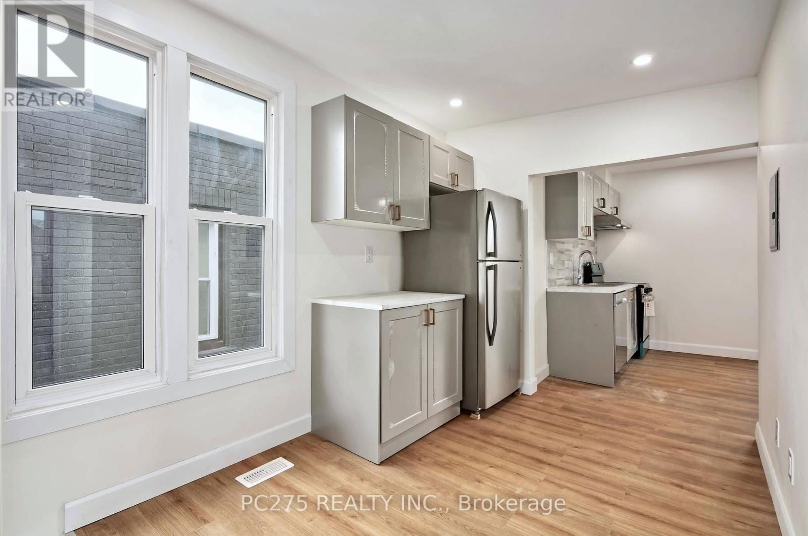 272 VIDAL STREET SOUTH Image 21