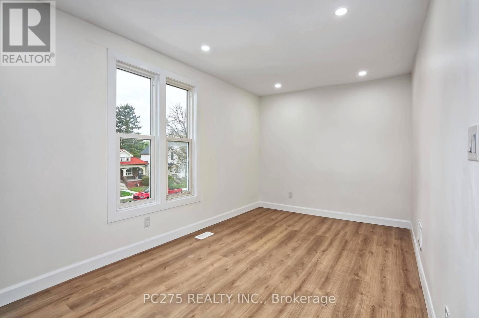 272 VIDAL STREET SOUTH Image 23