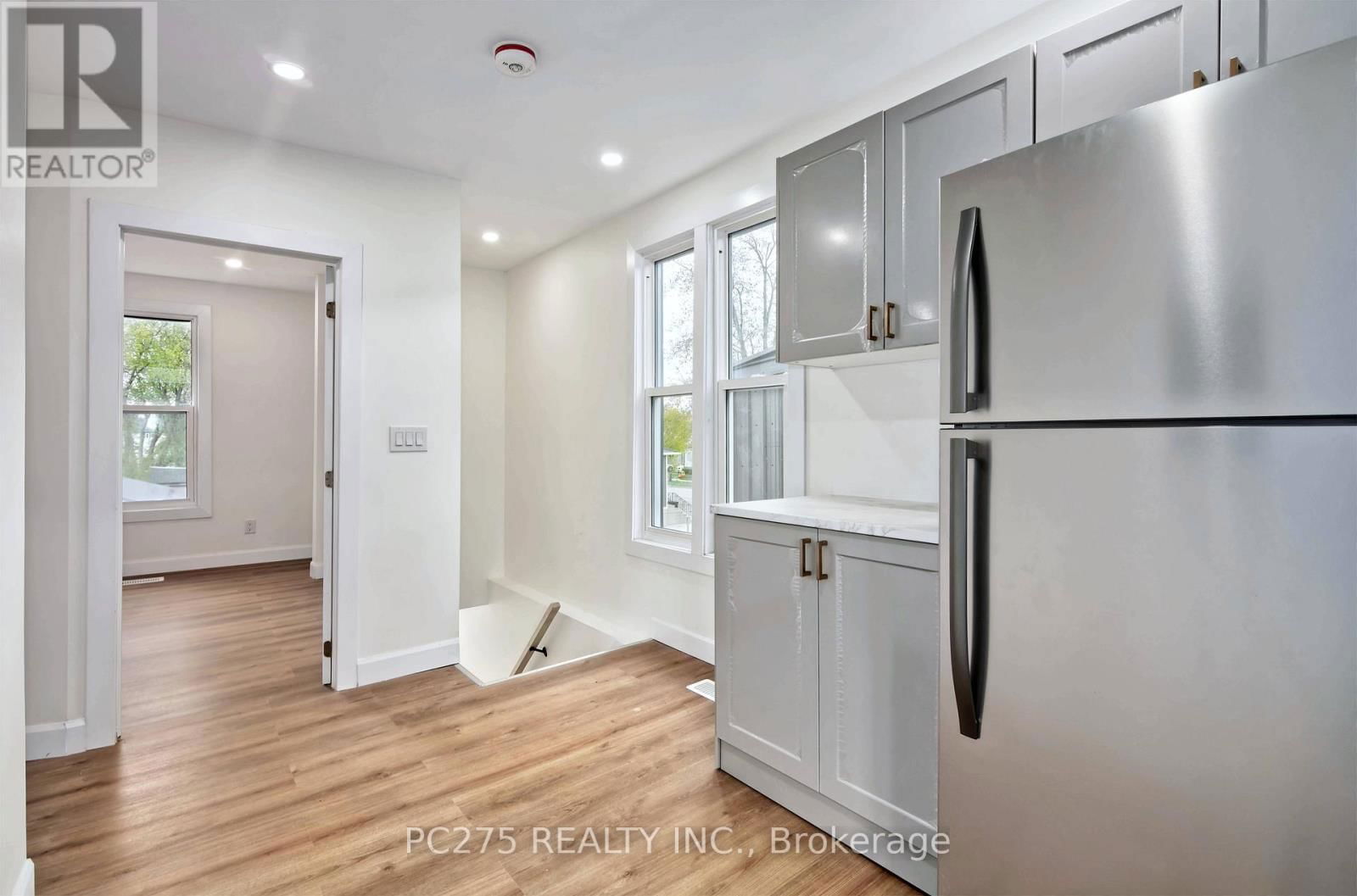 272 VIDAL STREET SOUTH Image 24