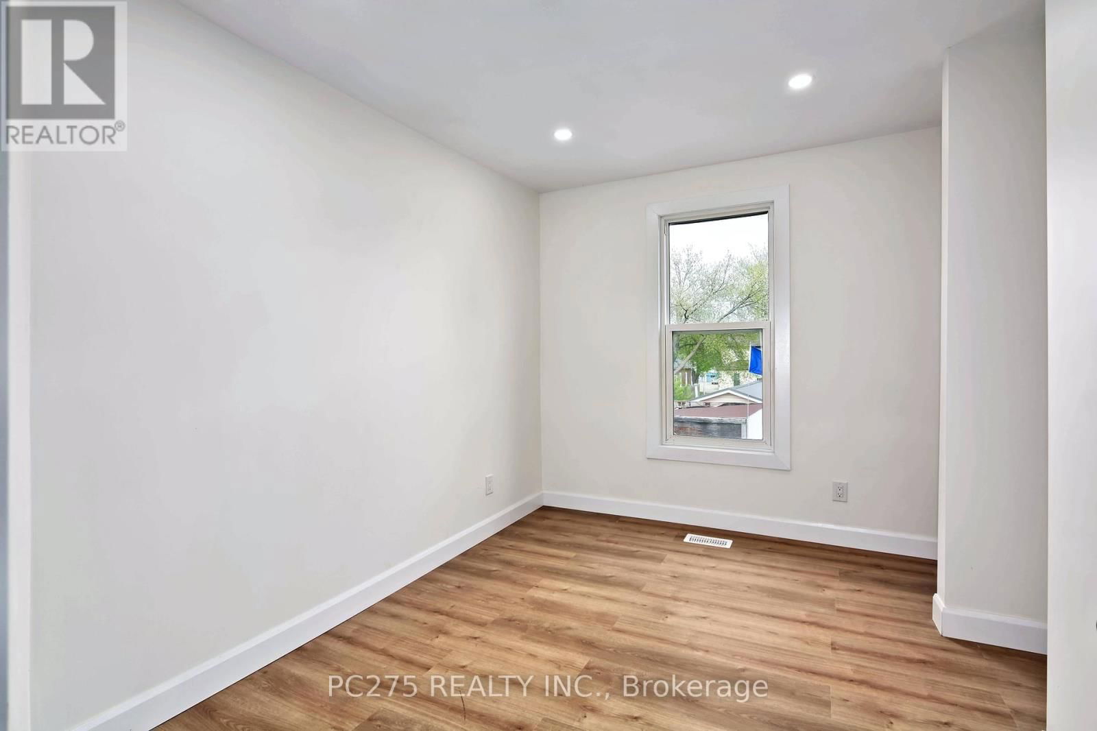 272 VIDAL STREET SOUTH Image 29