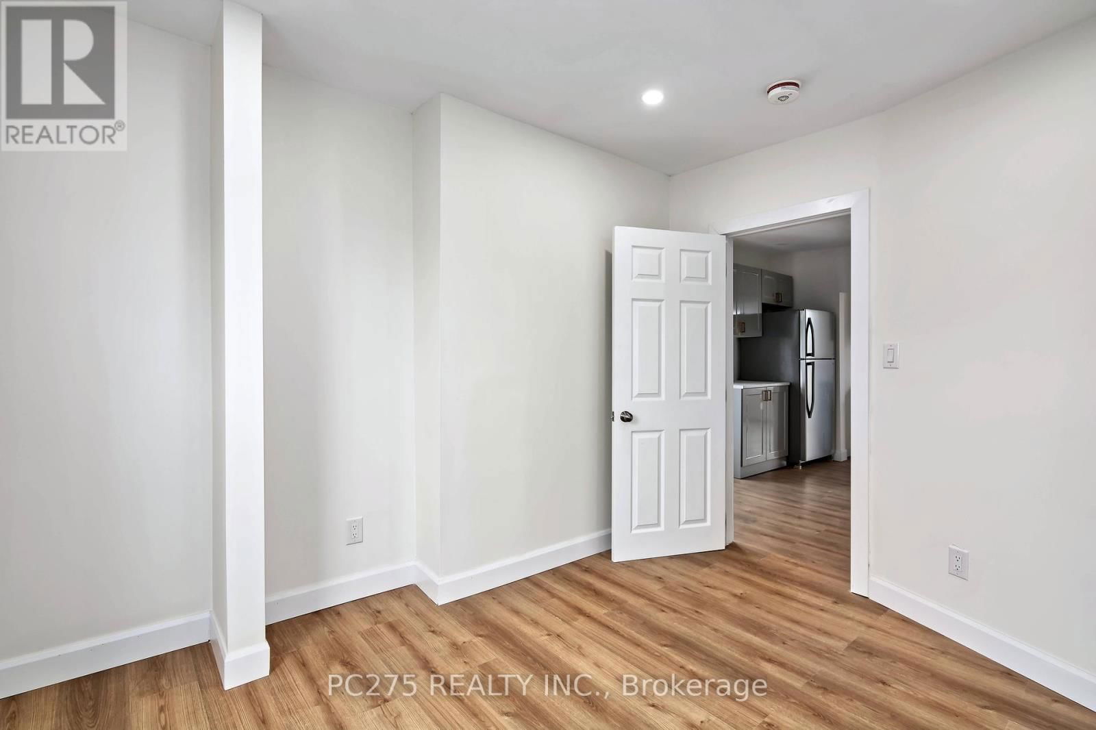 272 VIDAL STREET SOUTH Image 30