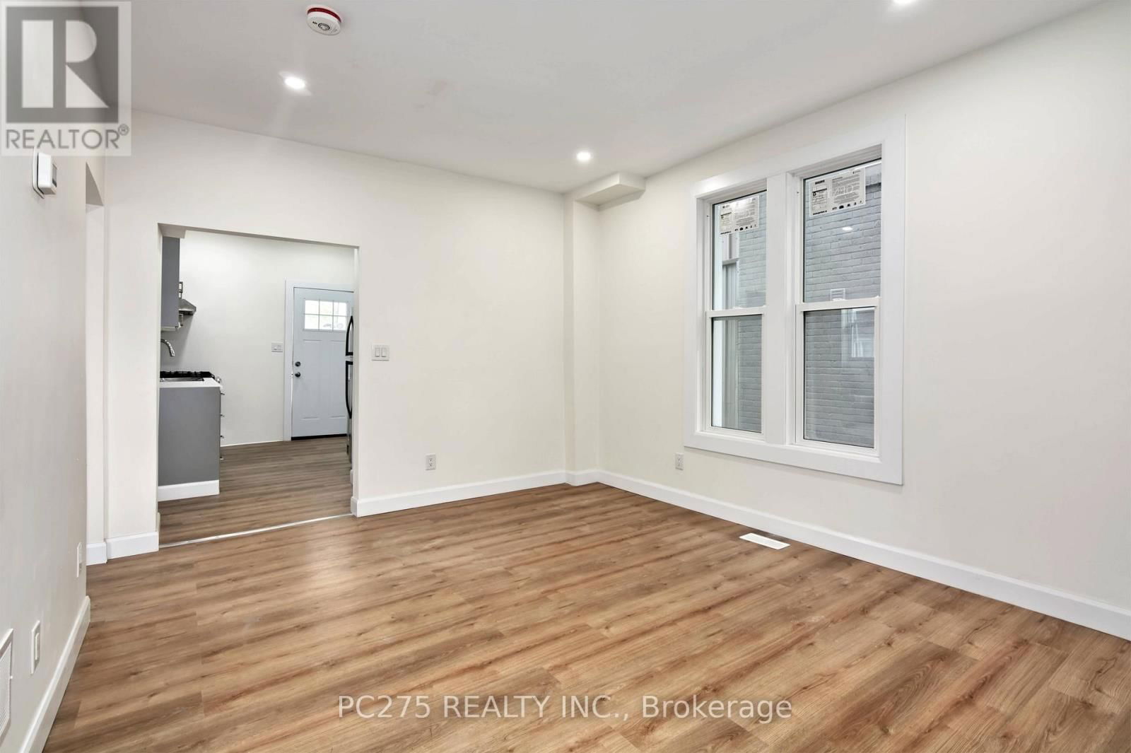 272 VIDAL STREET SOUTH Image 4