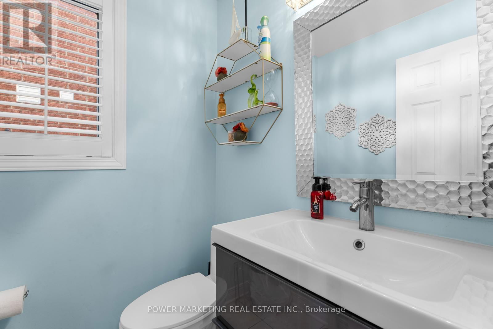 143 BOREALIS CRESCENT Image 12
