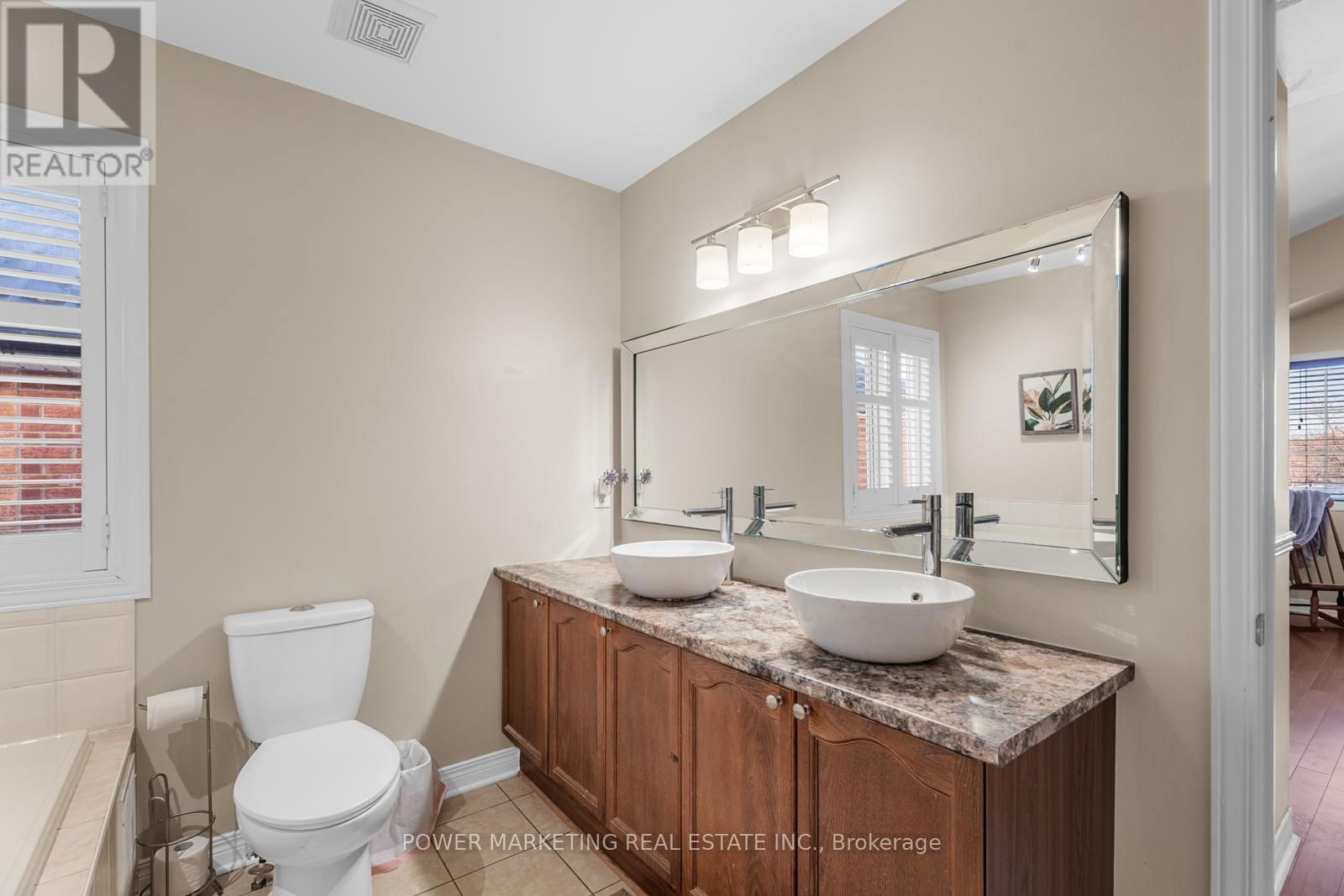 143 BOREALIS CRESCENT Image 34