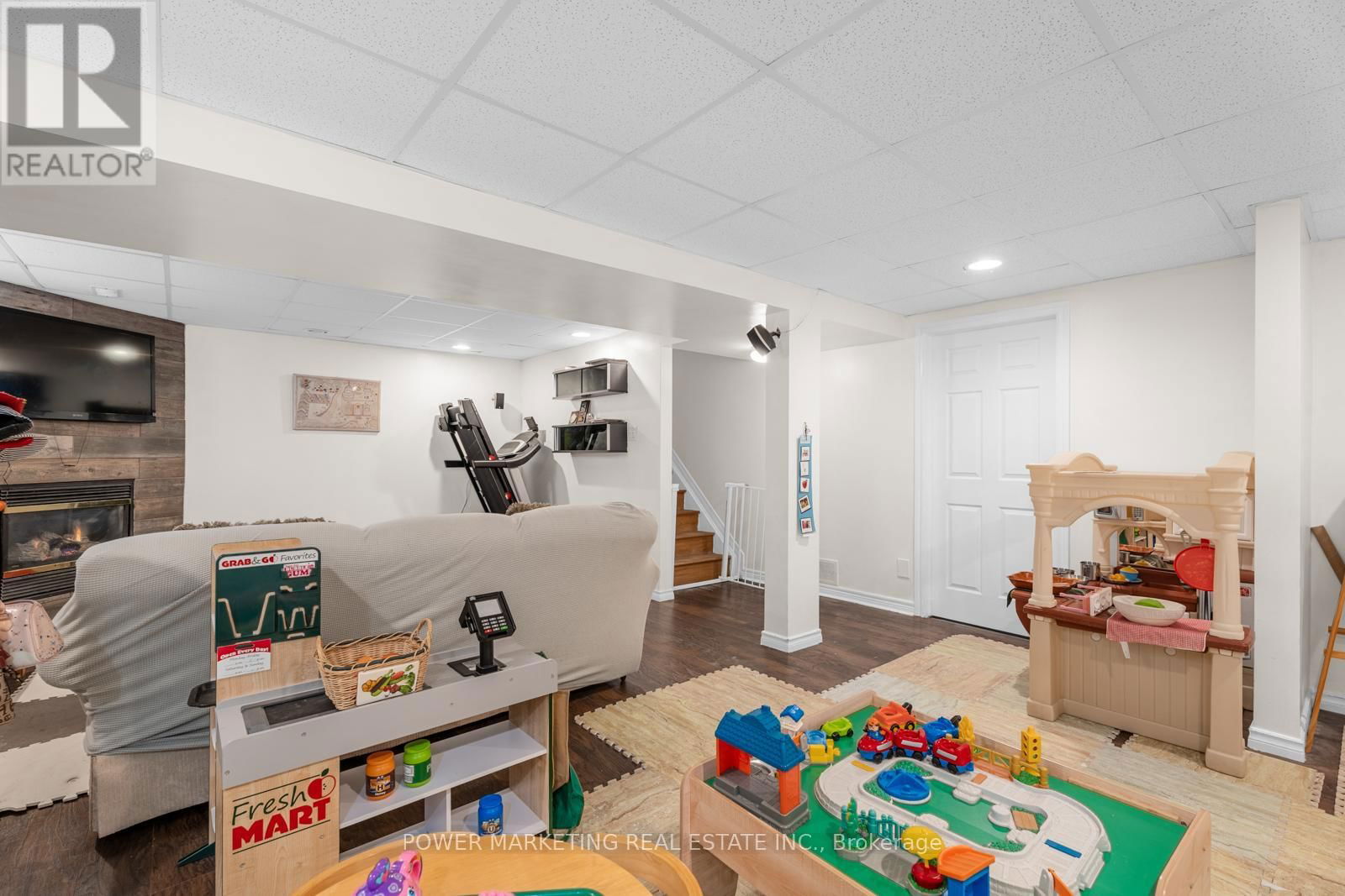 143 BOREALIS CRESCENT Image 36