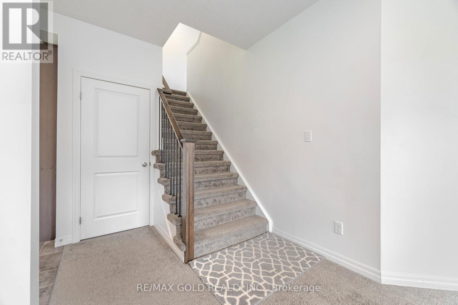 82 CASTLEBAY STREET Image 21