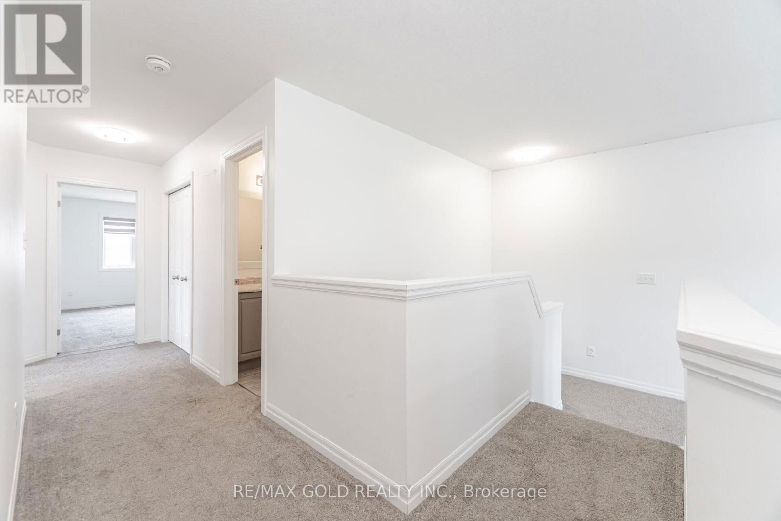 82 CASTLEBAY STREET Image 24