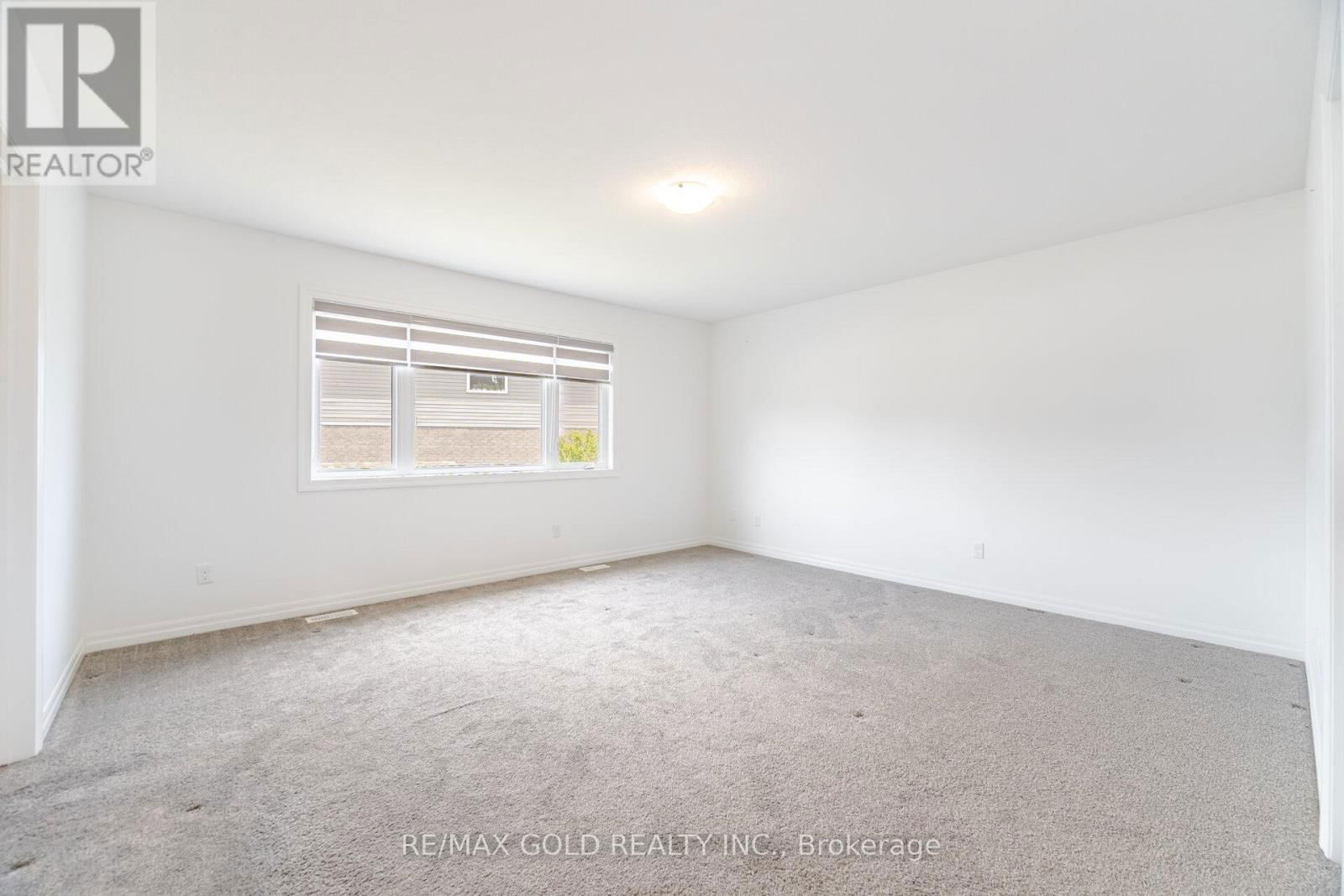 82 CASTLEBAY STREET Image 25