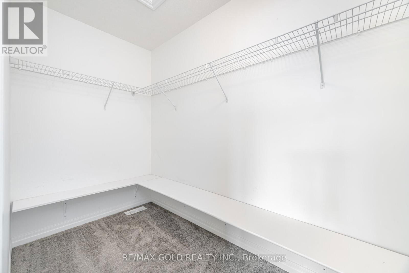 82 CASTLEBAY STREET Image 29