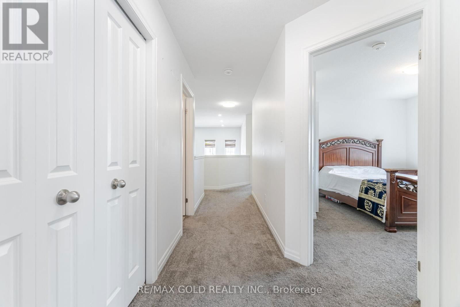 82 CASTLEBAY STREET Image 30