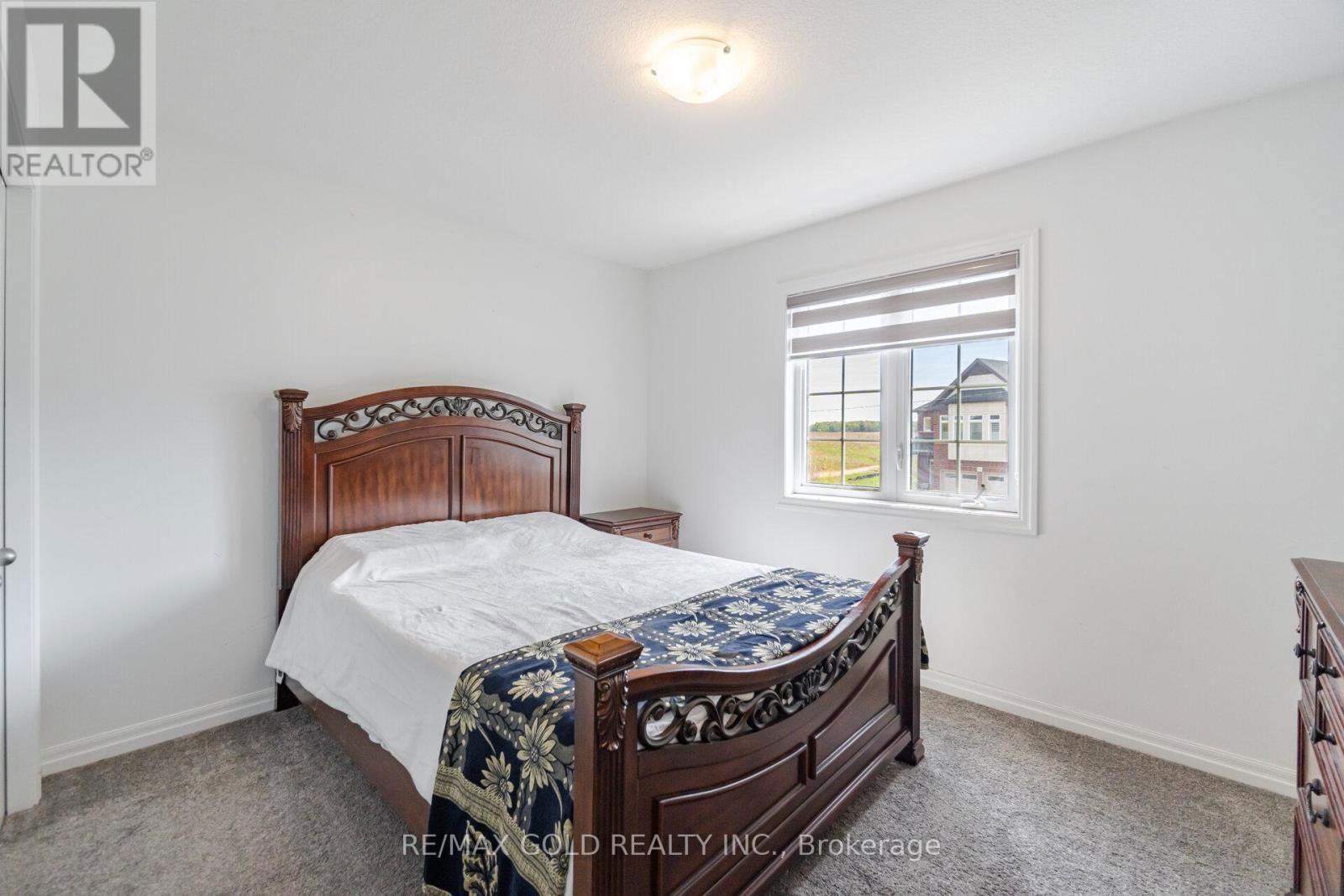 82 CASTLEBAY STREET Image 33