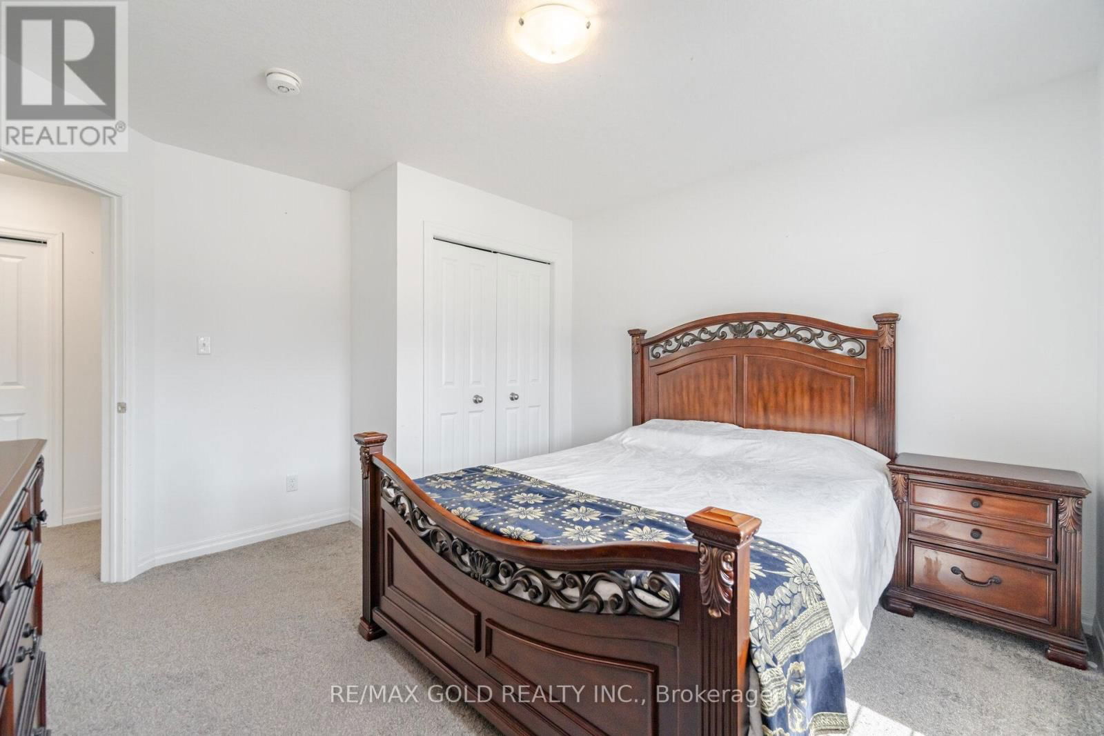 82 CASTLEBAY STREET Image 34