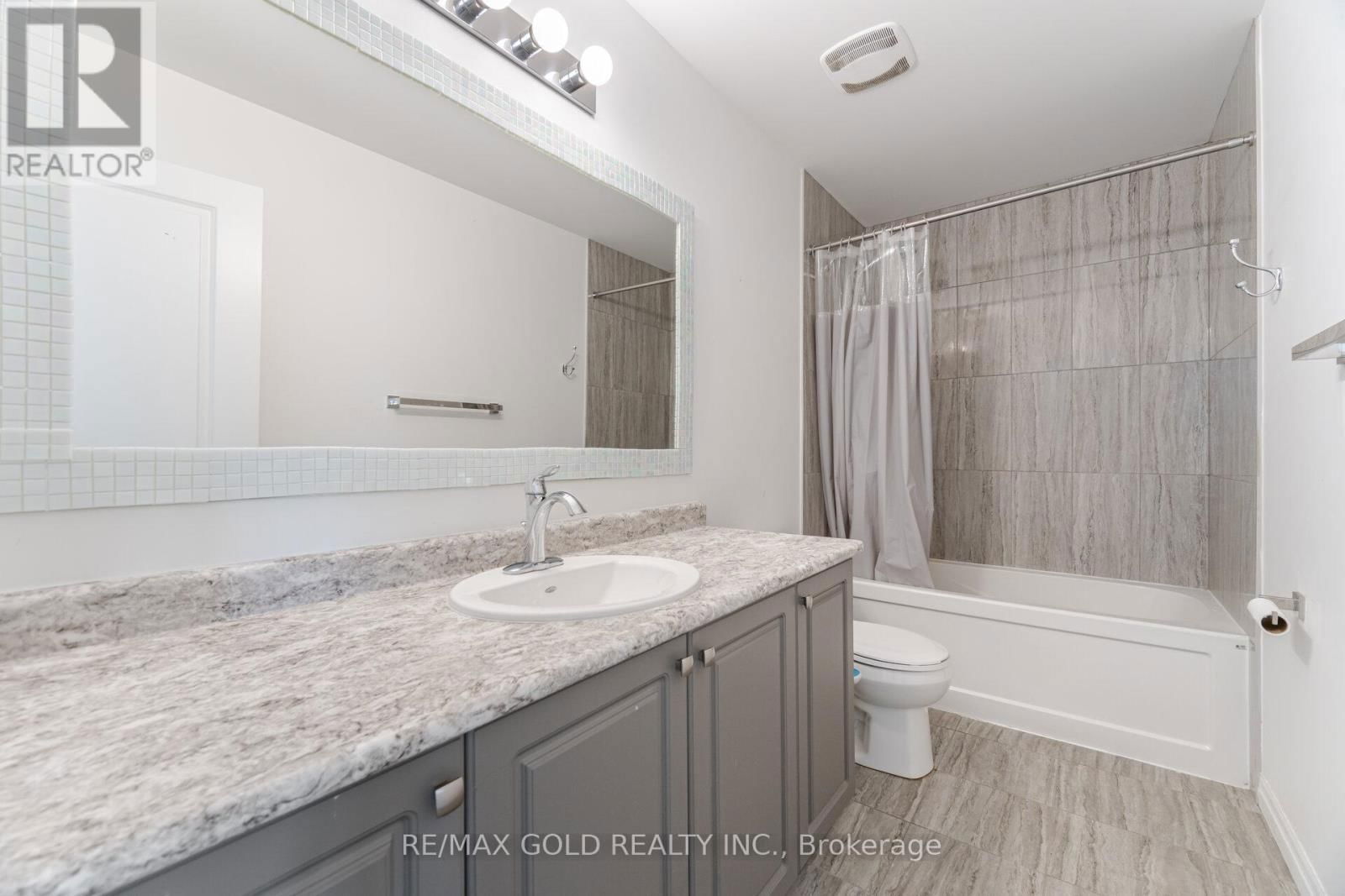 82 CASTLEBAY STREET Image 37