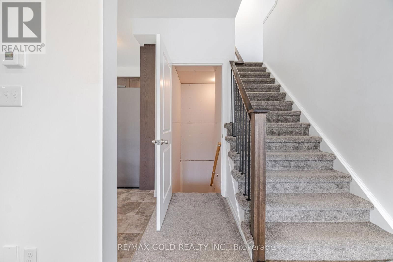 82 CASTLEBAY STREET Image 38