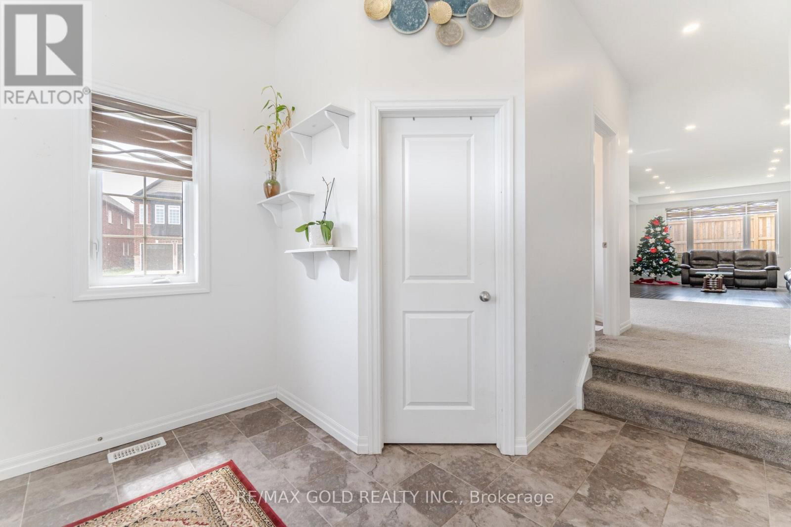 82 CASTLEBAY STREET Image 6