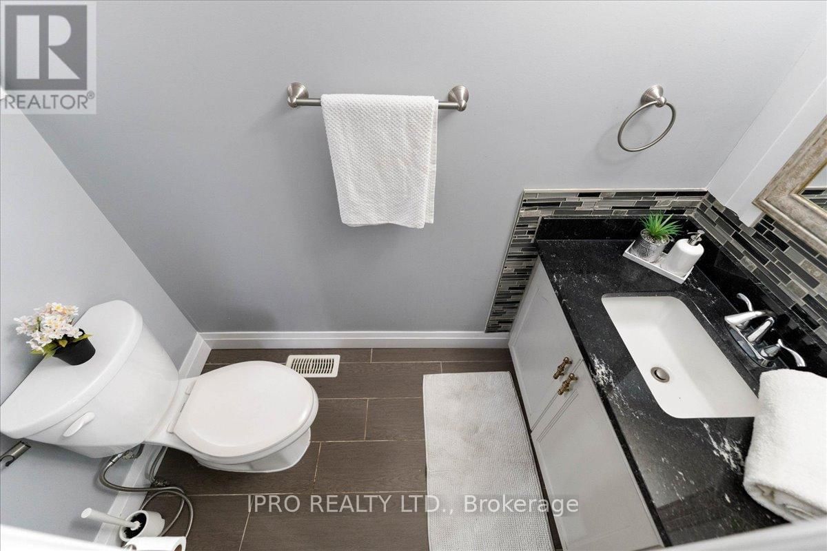 143 BAYNE CRESCENT Image 17