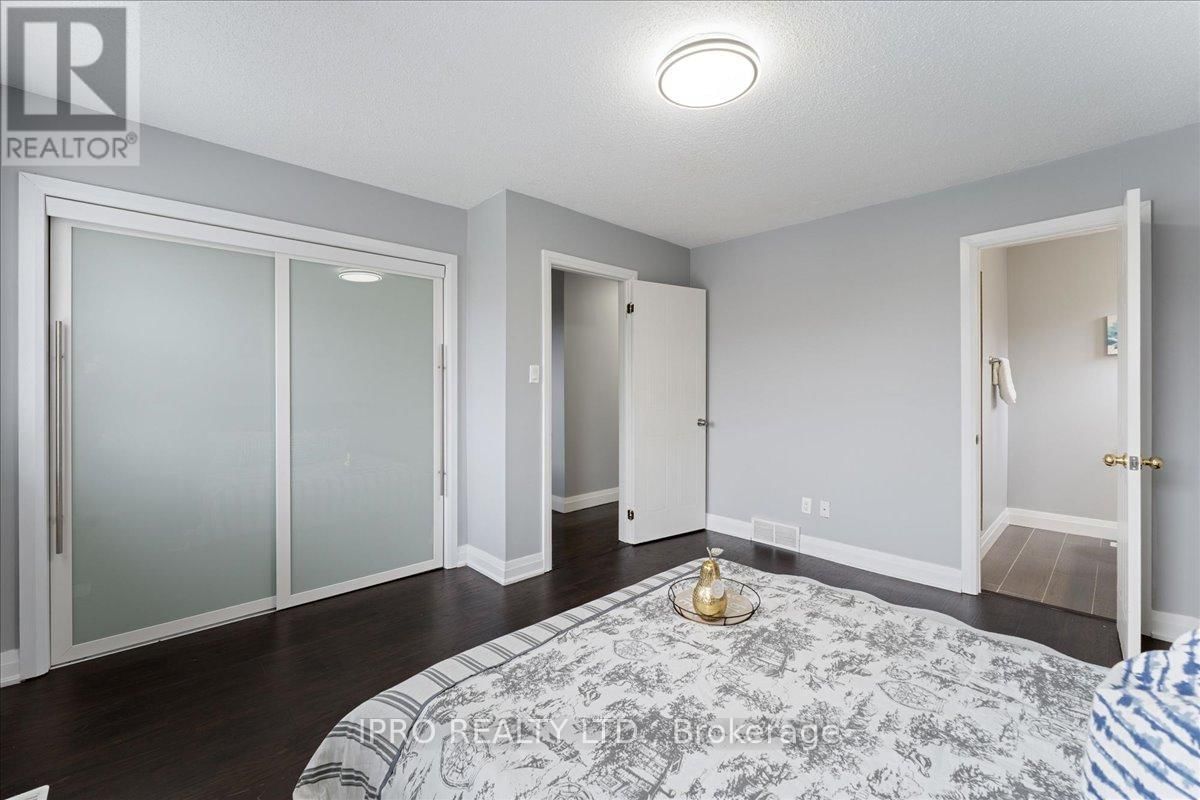 143 BAYNE CRESCENT Image 21