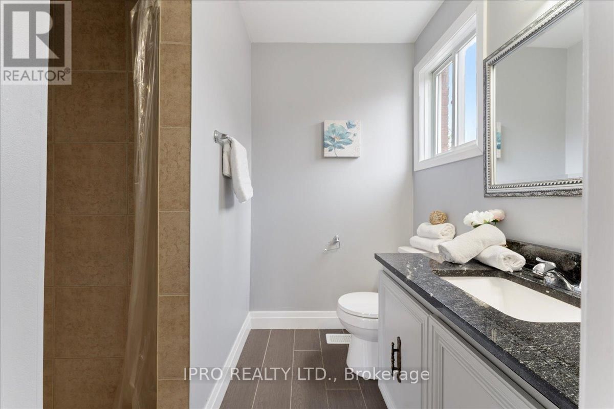 143 BAYNE CRESCENT Image 22
