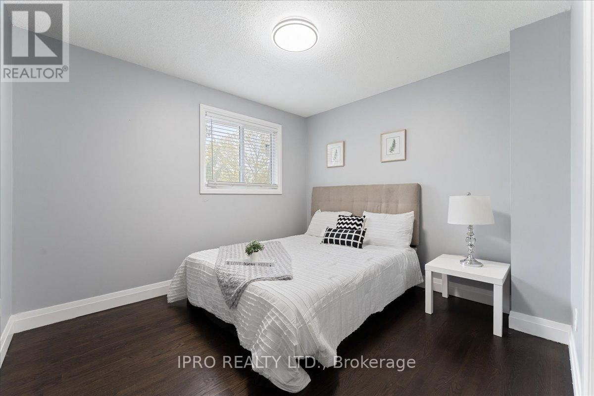 143 BAYNE CRESCENT Image 23