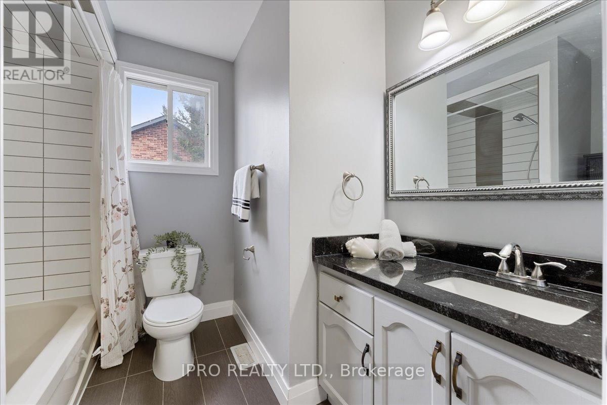 143 BAYNE CRESCENT Image 26