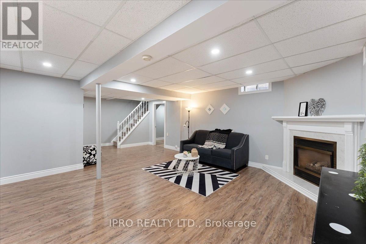 143 BAYNE CRESCENT Image 32