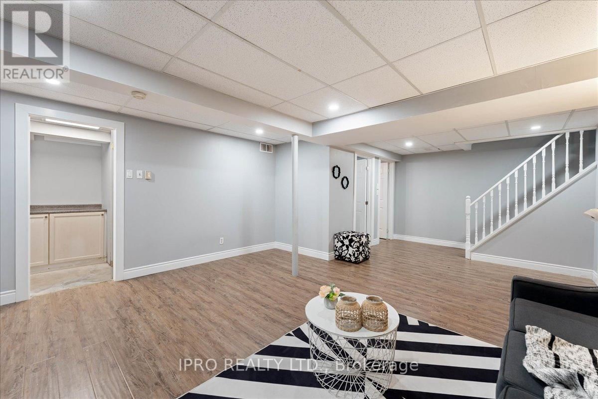 143 BAYNE CRESCENT Image 33