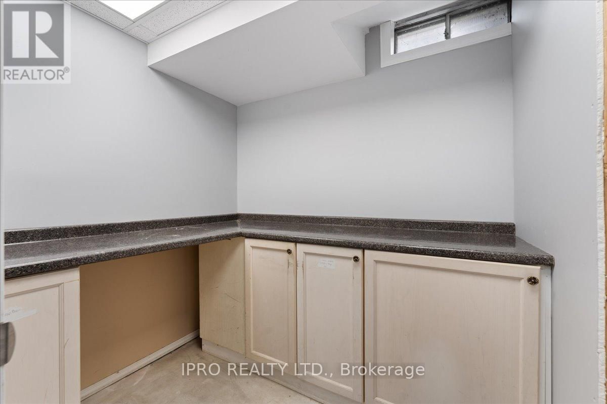 143 BAYNE CRESCENT Image 34