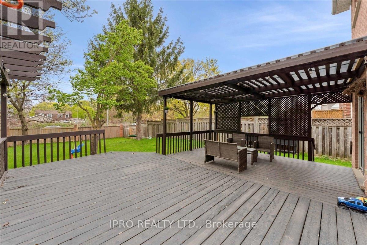 143 BAYNE CRESCENT Image 36