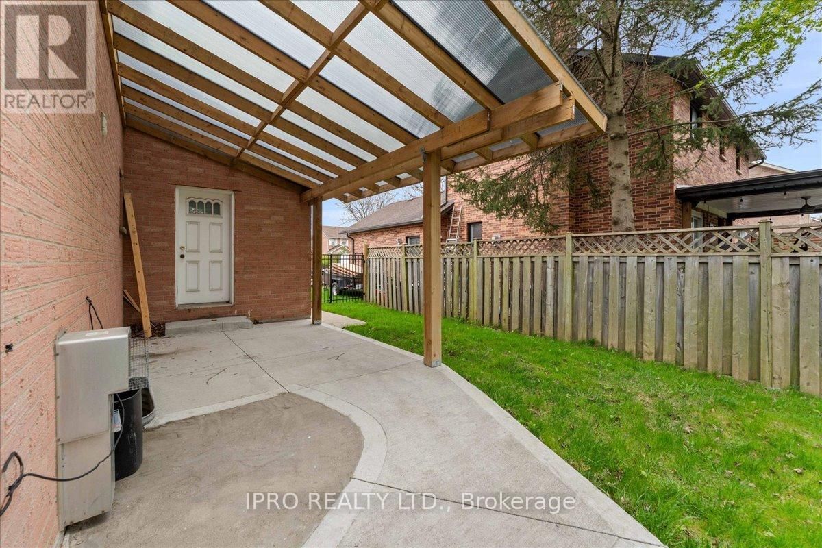 143 BAYNE CRESCENT Image 37