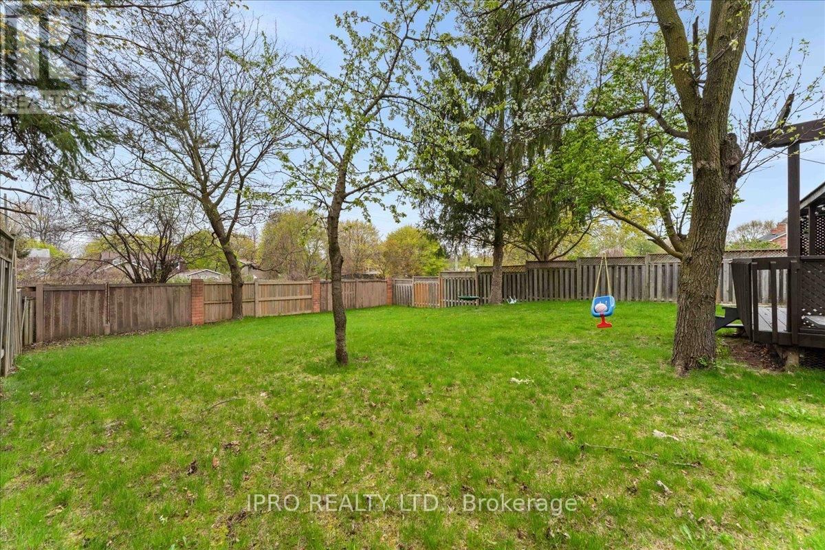 143 BAYNE CRESCENT Image 38