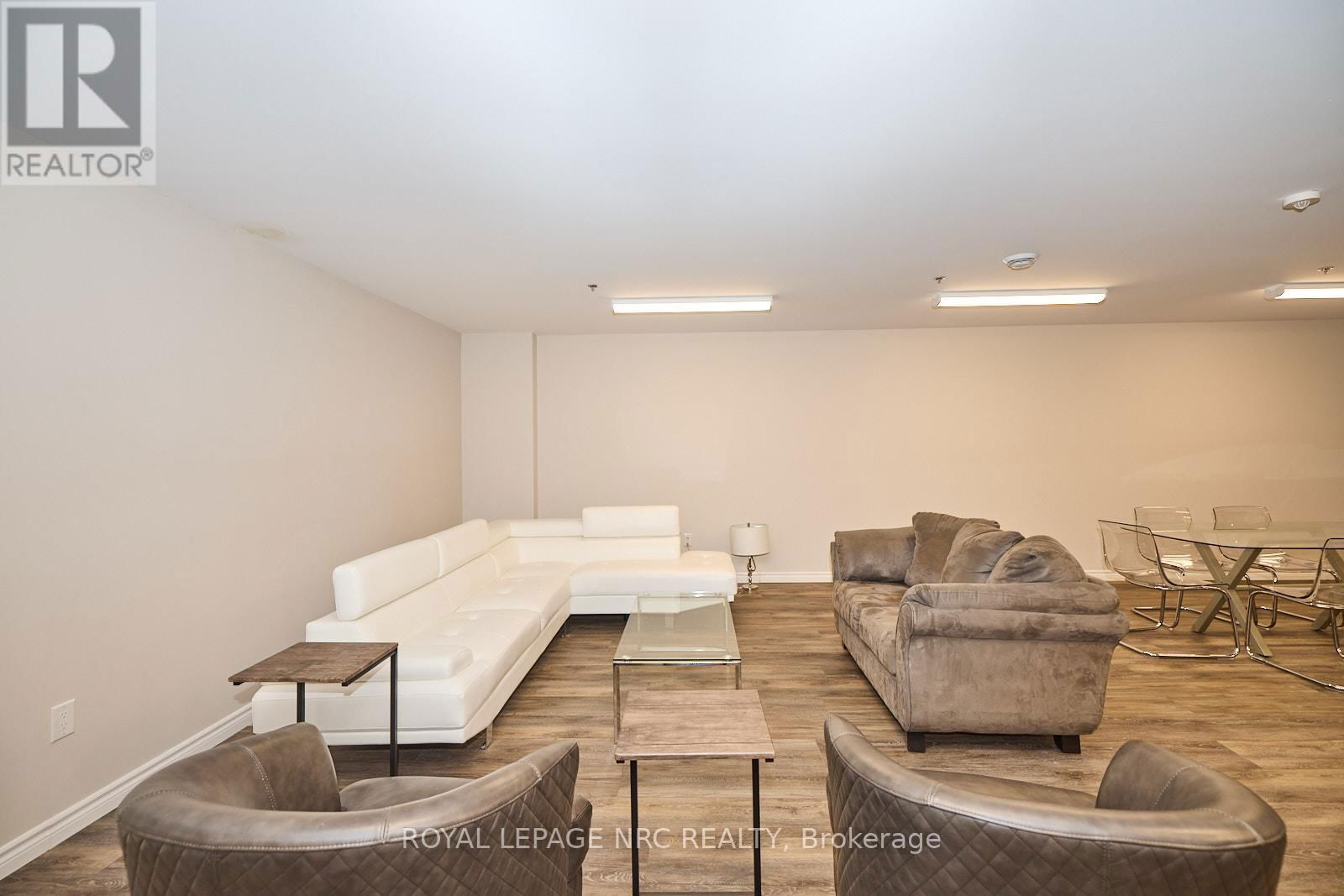 211 - 529 SOUTH PELHAM ROAD Image 31