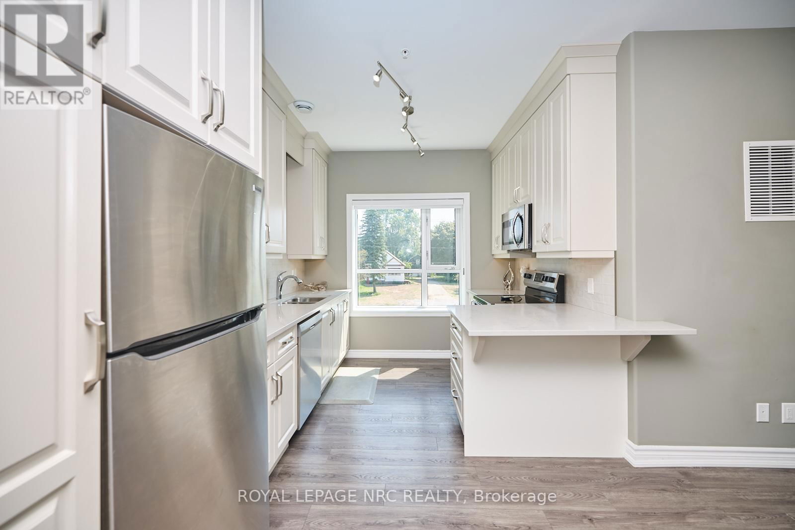 211 - 529 SOUTH PELHAM ROAD Image 8