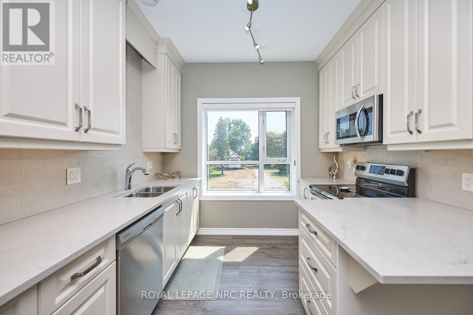 211 - 529 SOUTH PELHAM ROAD Image 9