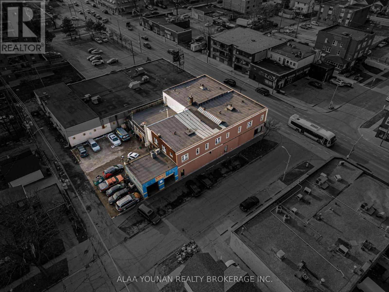 679 WYANDOTTE STREET EAST Image 1