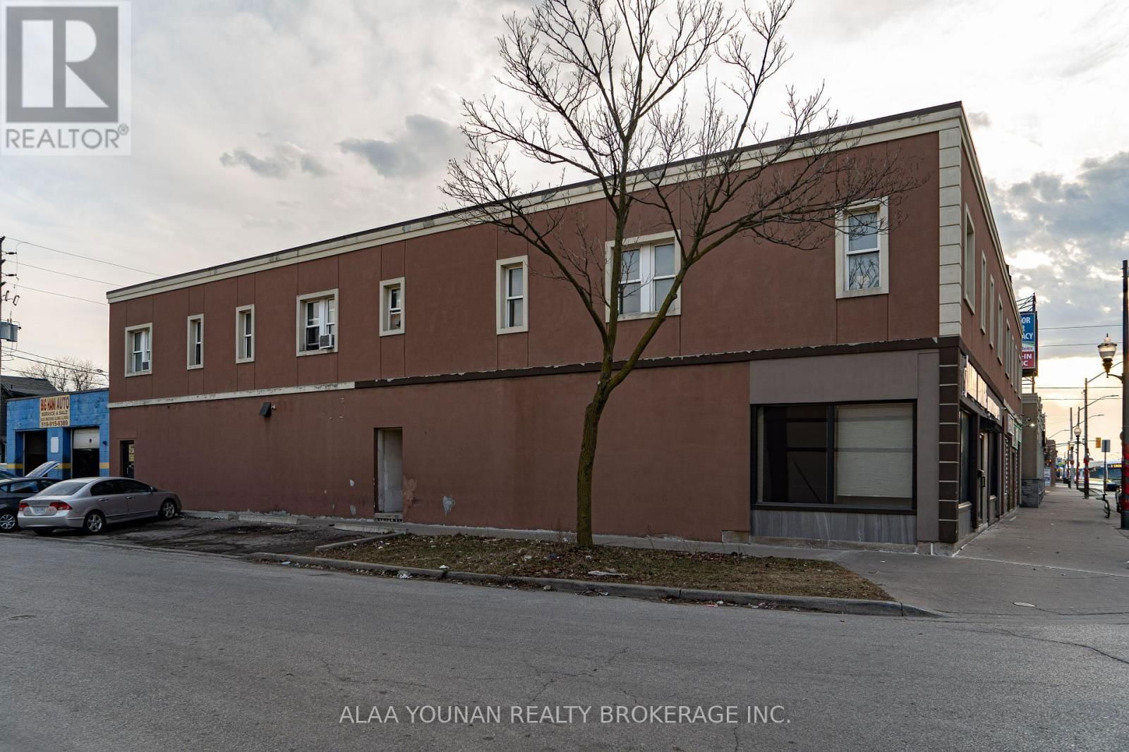 679 WYANDOTTE STREET EAST Image 11