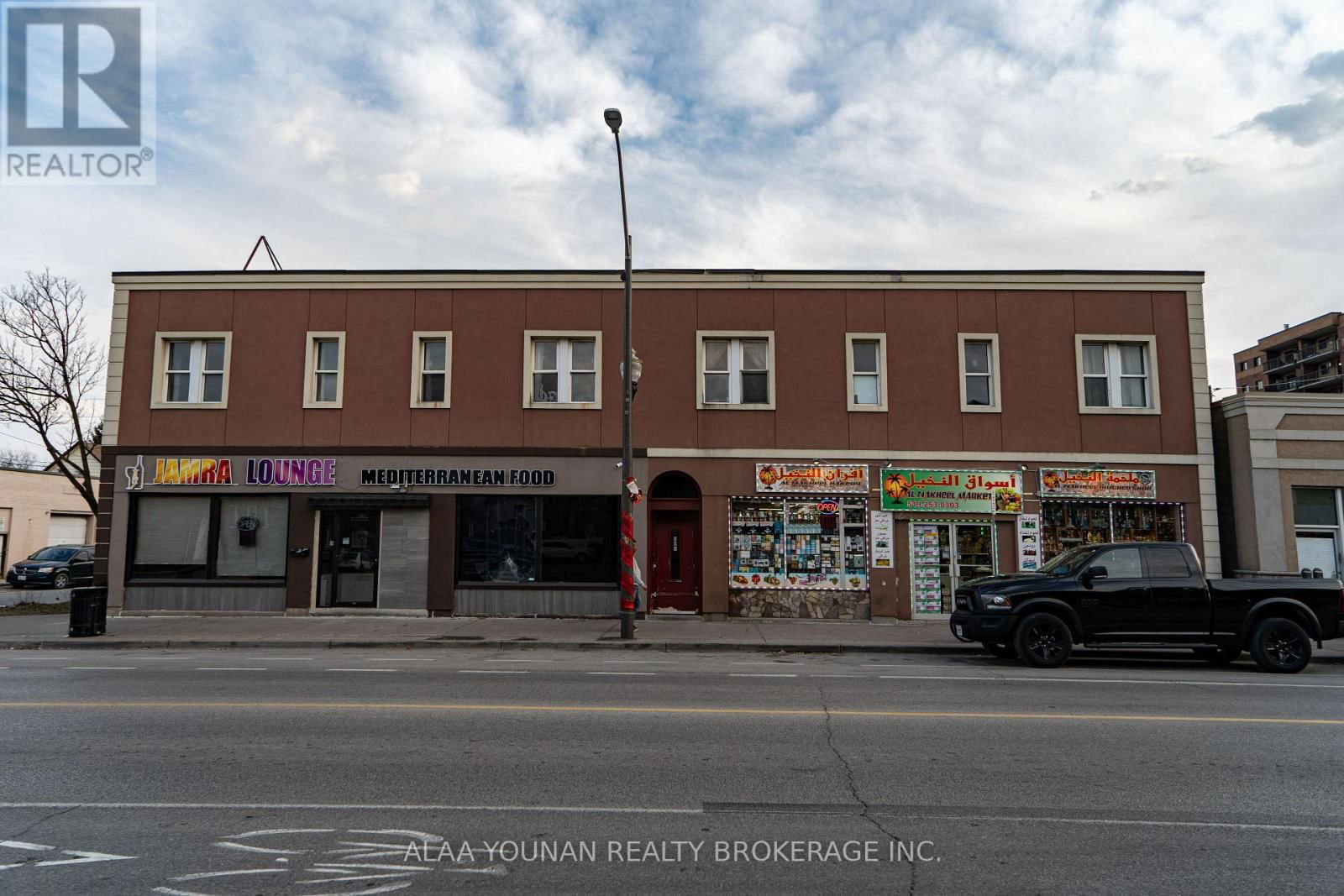 679 WYANDOTTE STREET EAST Image 14