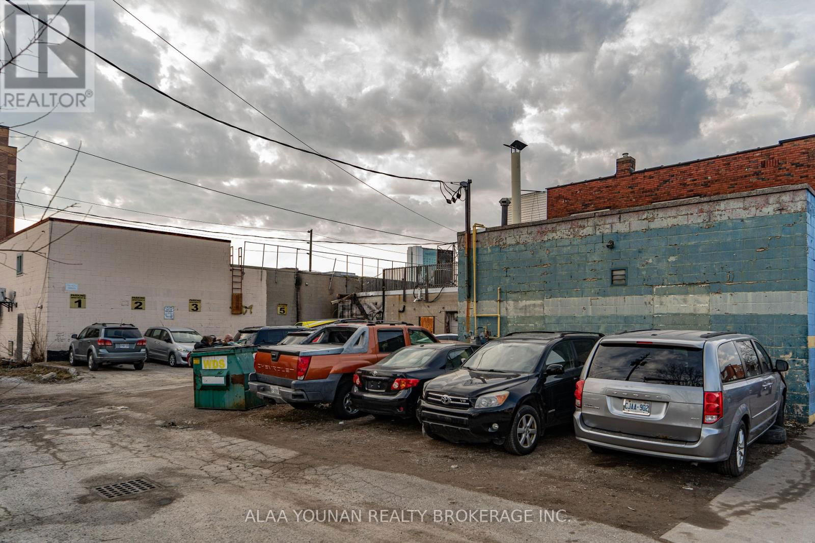 679 WYANDOTTE STREET EAST Image 15