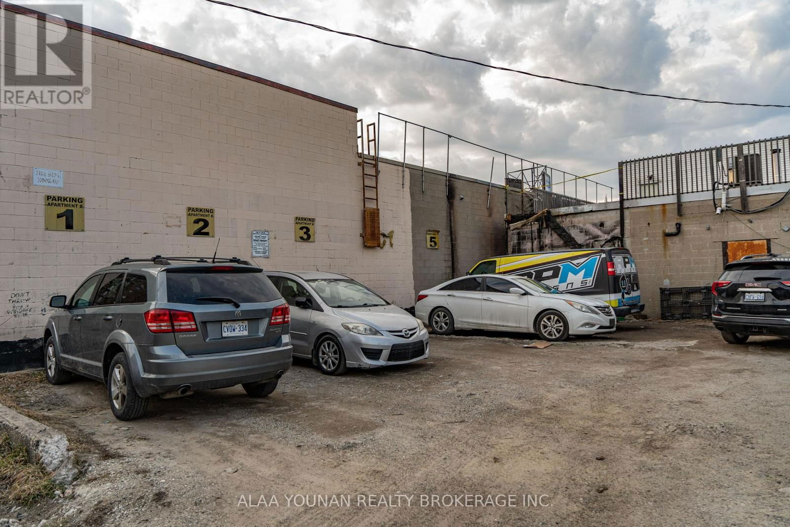 679 WYANDOTTE STREET EAST Image 16