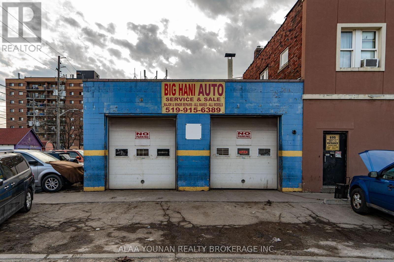 679 WYANDOTTE STREET EAST Image 19