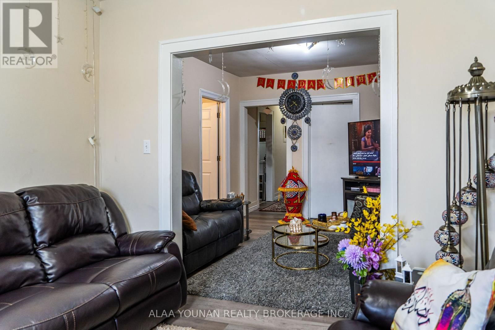 679 WYANDOTTE STREET EAST Image 21